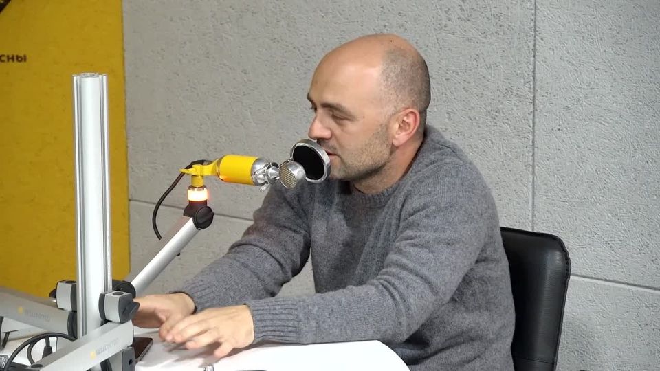 Администрация Сухума хочет помочь застройщикам, а не чинить им препятствия, заявил в эфире радио Sputnik главный архитектор столицы Бислан Багателия