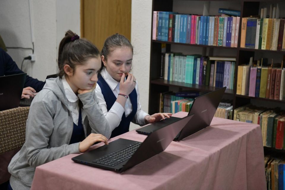 Новые подходы к старым предметам: чему учителя из России учат абхазских коллег