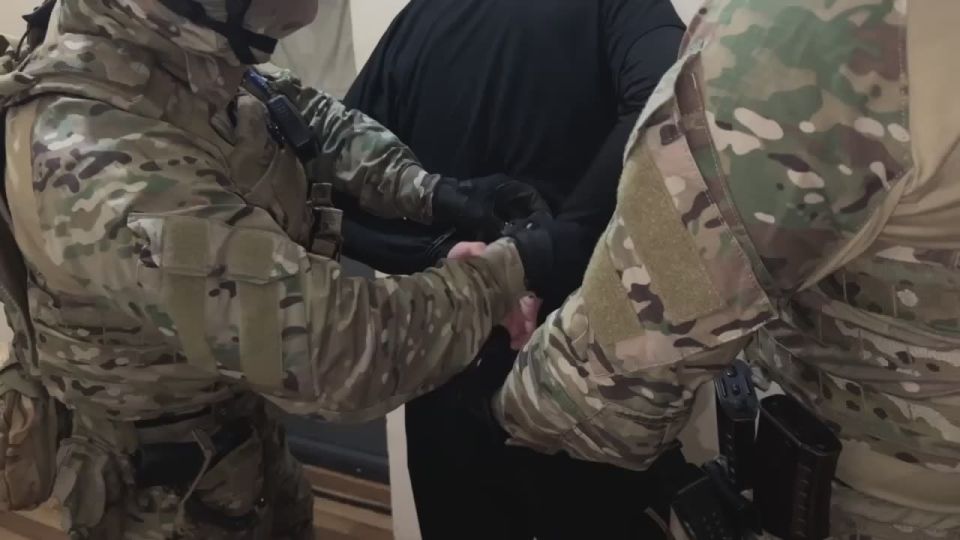 Службой Государственной Безопасности Республики Абхазия 24 октября 2025 года на государственной границе Республики Абхазия с Российской Федерацией осуществлена процедура передачи ФСБ РФ гражданина Турции, Токач Серджана 1990..