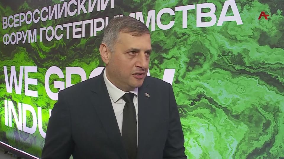 Визит абхазской делегации на гастрофорум в Красноярске был очень плодотворным, отметил вице-премьер Абхазии Вараздат Миносян в интервью телеканалу "Енисей"