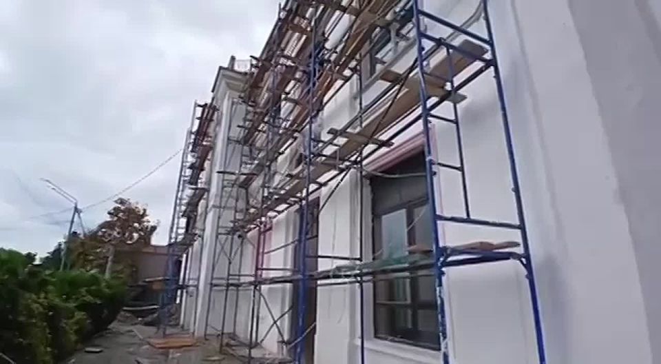 30 оконных и дверных блоков закупили для Новоафонского вокзала