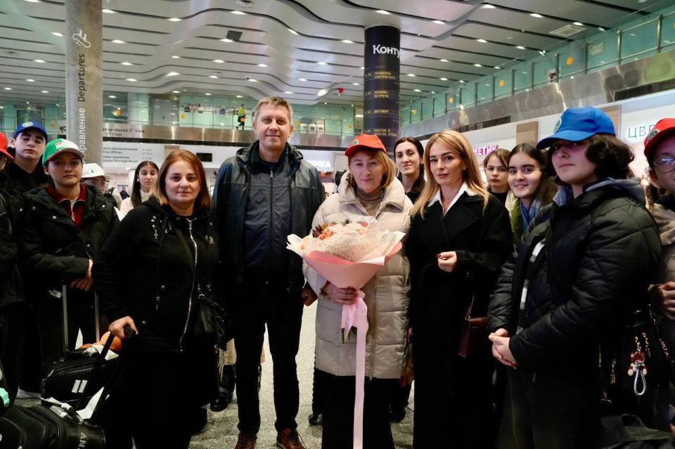 Абхазская делегация из 42 школьников и 8 студентов прибыла в Санкт-Петербург.