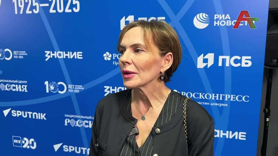 В Москве, в Национальном центре «Россия», проходит Международный форум сотрудничества, посвящённый 100-летию народной дипломатии