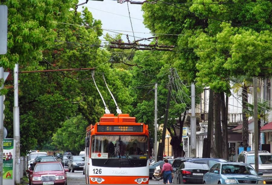 Троллейбус по маршруту "Новый район-рынок- Новый район" не будет курсировать 26 октября, в связи с работами по укладке водопровода по улице Агрба в Новом районе