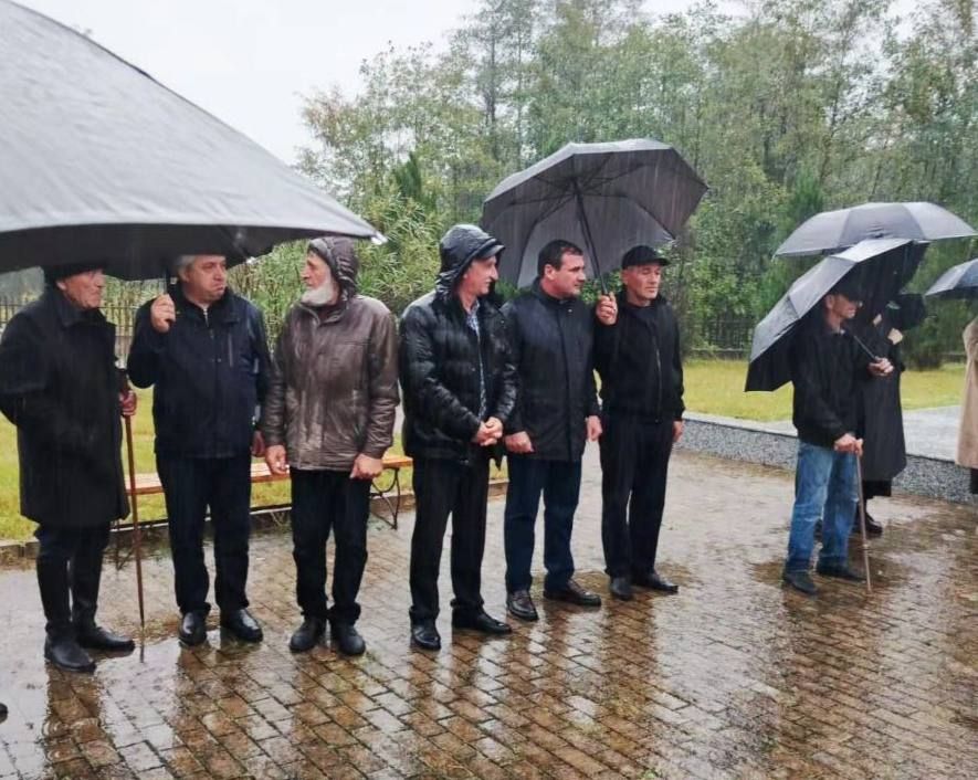Память бойцов, погибших во время операции по освобождению Очамчыры, почтили в селе Ачгуара