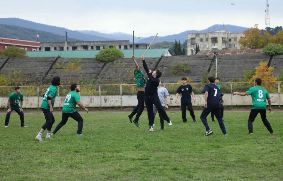 Первый чемпионат по национальной игре «аимакьачара» открылся сегодня на Республиканском стадионе