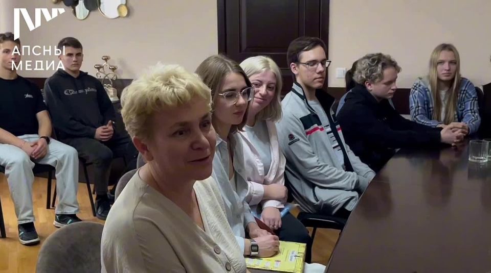 Хана Гунба приняла делегацию из Псковской области