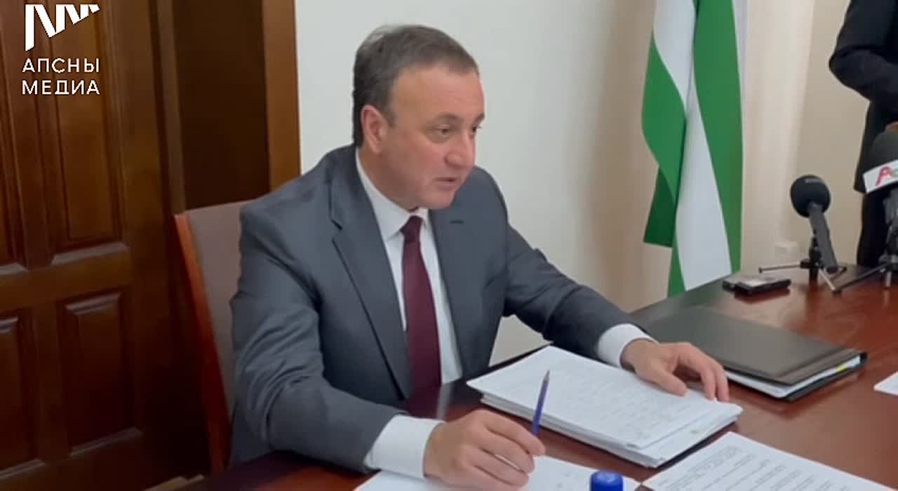 Премьер-министр Владимир Делба отметил, что параметры бюджета соответствуют задачам, которые поставил президент Бадра Гунба