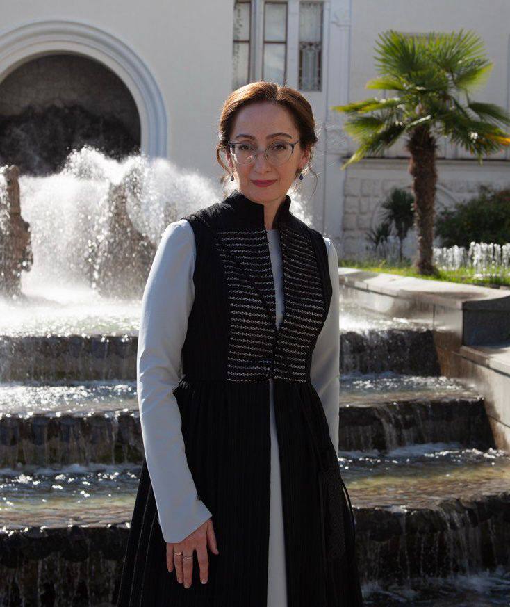 Президент Абхазии Бадра Гунба подписал указ о присвоении Зарине Кануковой почётного звания «Заслуженный деятель искусств Республики Абхазия»