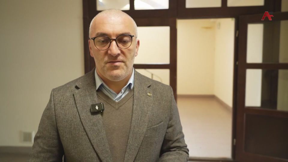 Асныти аынаррат университет аы имаысит «Асасдкылара змоу Асны» аконкурс алахылацеи, астудентцеи реишара