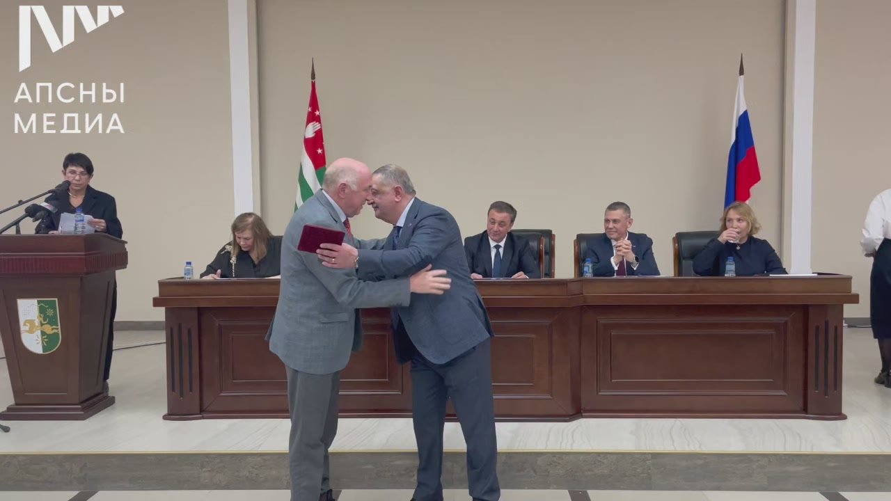 В ходе расширенного заседания Фонда содействия развитию муниципальных образований «Ассоциации территорий расположения атомных электростанций» состоялось награждение медалью «80 лет атомной отрасли России» за вклад в развитие..