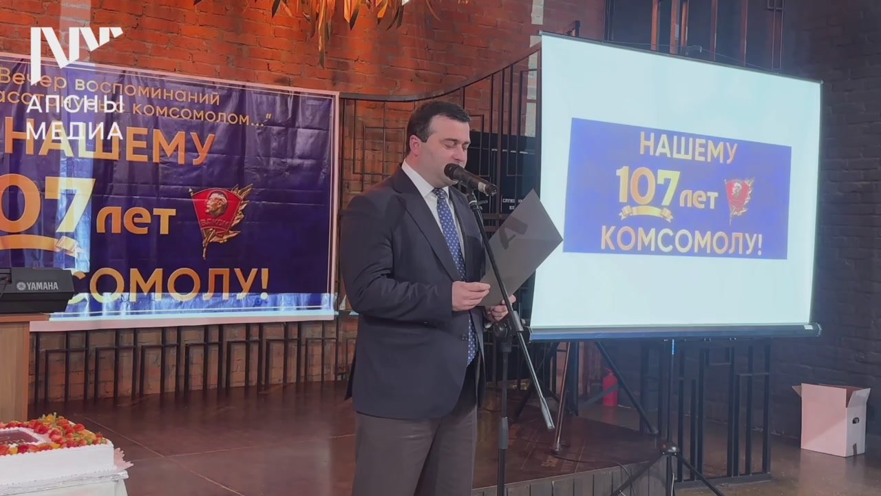 Коммунисты Абхазии возложили цветы к памятнику жертвам политических репрессий