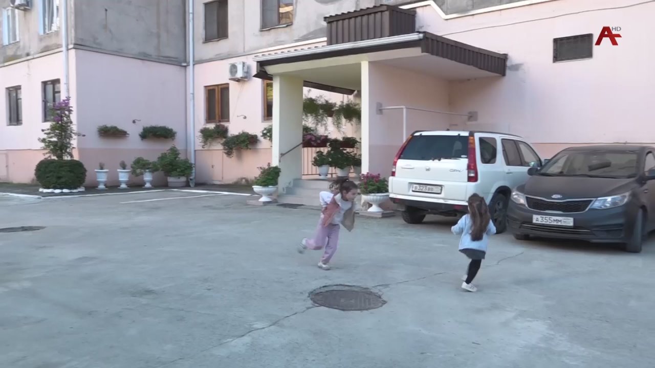 ЛУЧШИЙ СУХУМСКИЙ ДВОР. Объявлены победители конкурса «Чистый двор» - ими стали жители дома номер 8 по улице 30-е сентября