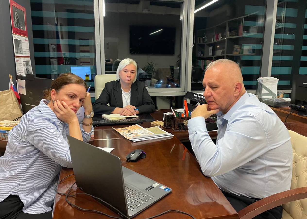 И.о. руководителя представительства Россотрудничества в Абхазии Степанова Татьяна провела встречу с руководителем проекта «Возвращение имени» Григорием Скворцовым