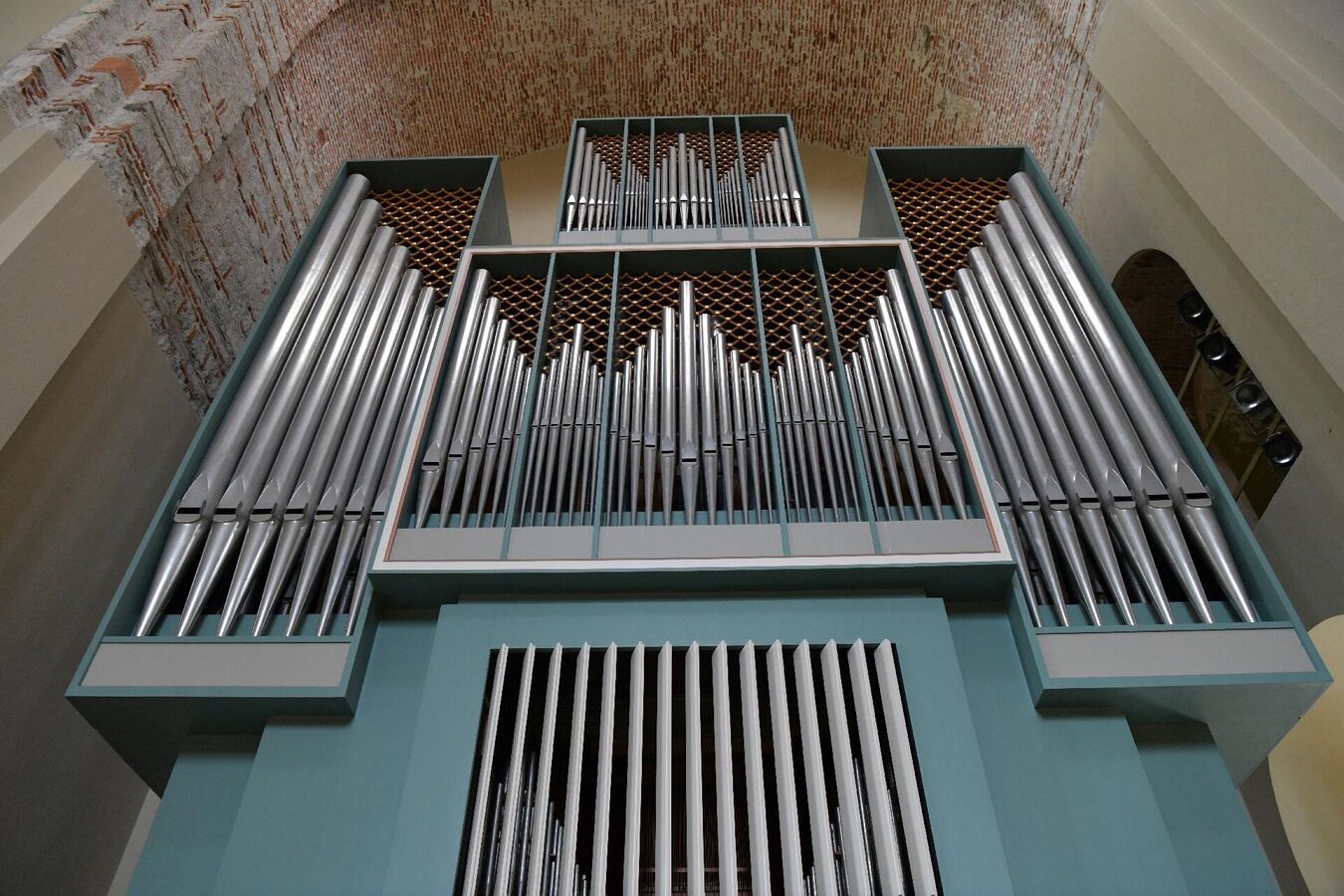 Юбилей "короля инструментов": 50 лет назад в Пицунде впервые зазвучал орган