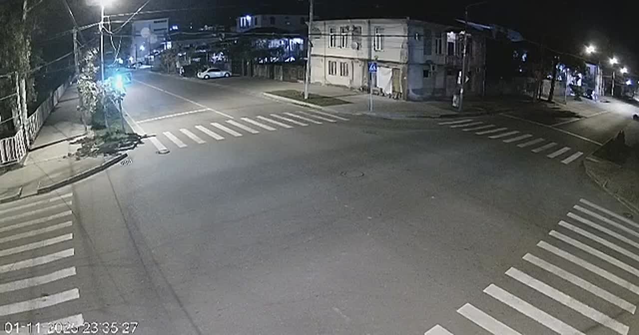 Мужчина совершил ДТП в Сухуме и скрылся с места, рассказал Sputnik начальник ГАИ Абхазии Дамей Авидзба