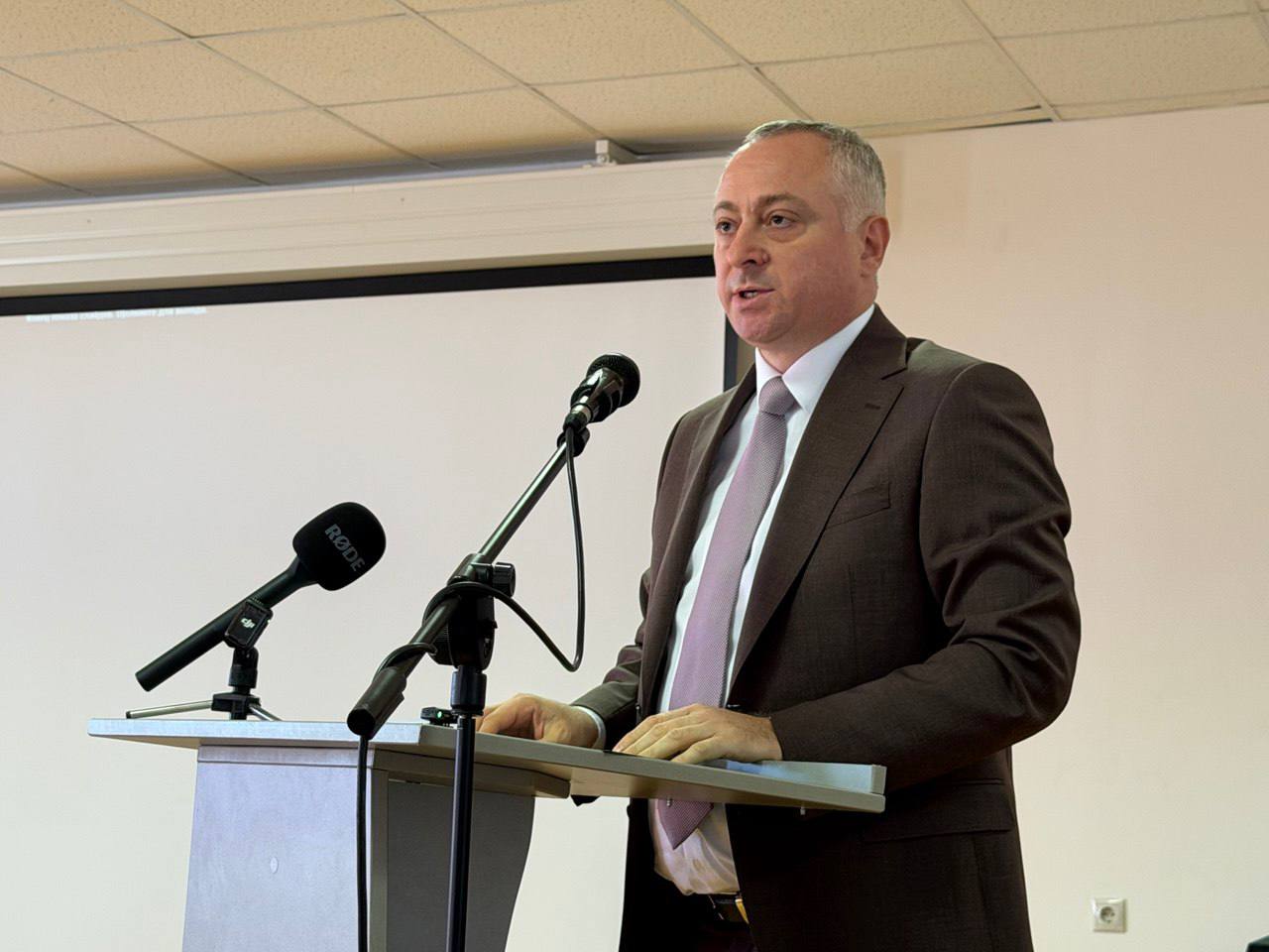 Главнокомандующий Вооружёнными Силами, Президент Республики Абхазия Бадра Гунба подвел итоги масштабных учений и дал указания по подготовке Вооружённых Сил в 2026 учебном году