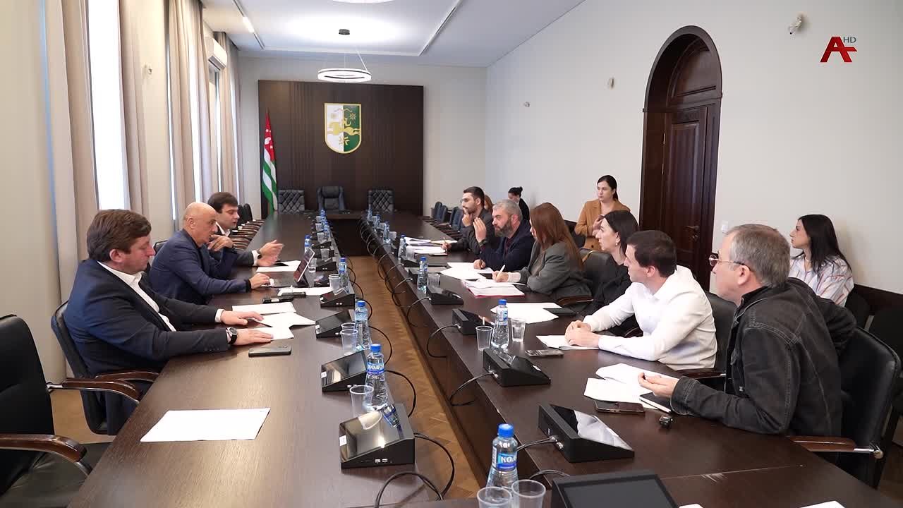 Имаысит адепутат Резо Занариа зхадараы дыоу аекономикат политикеи ареформеи, аинформациат технологиаеи рзы аилак аилатара