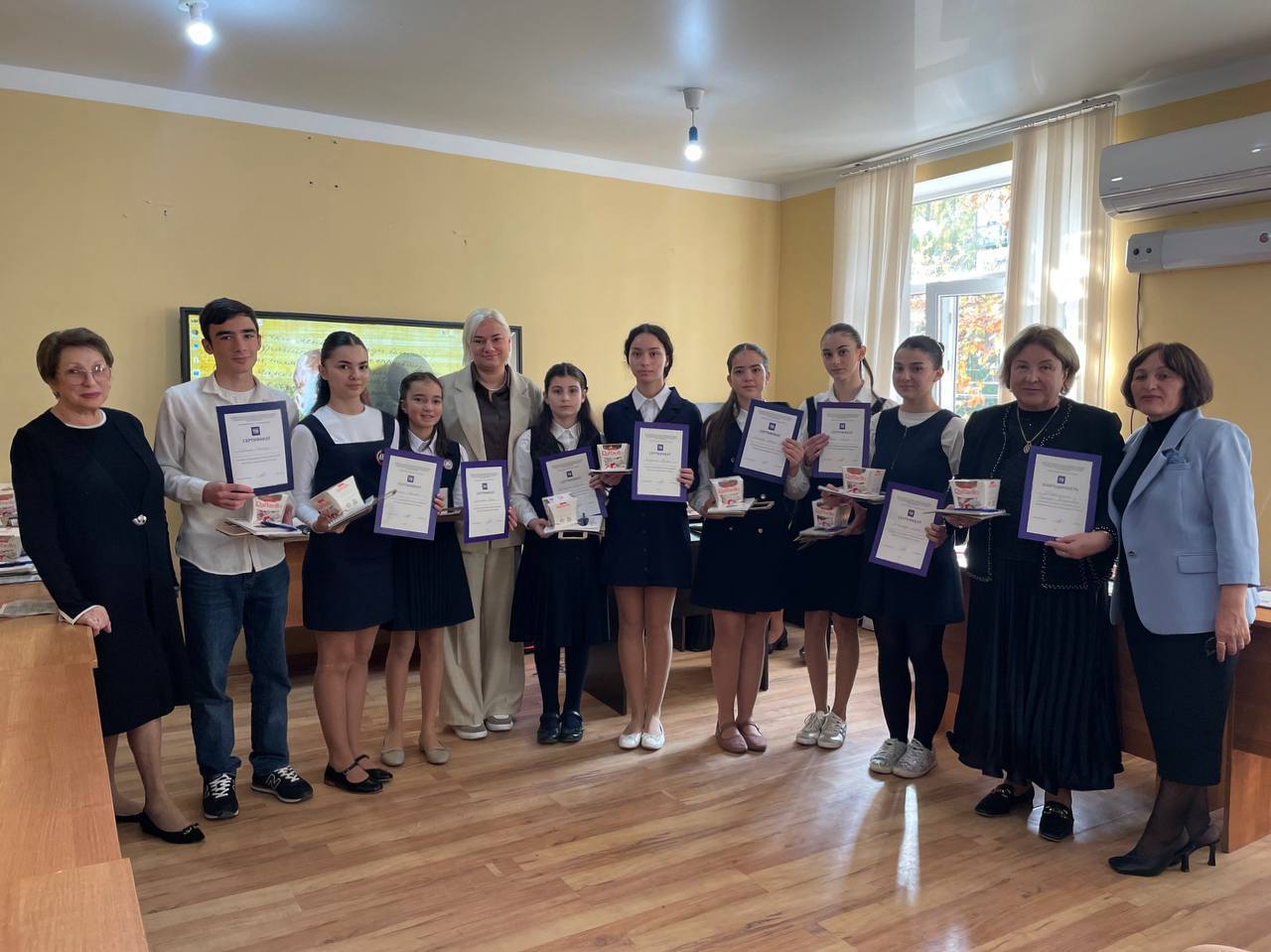 Литературная гостиная, посвященная 130-летию со дня рождения Сергея Есенина, прошла в школе № 15 им. А.К. Назадзе в Сухуме