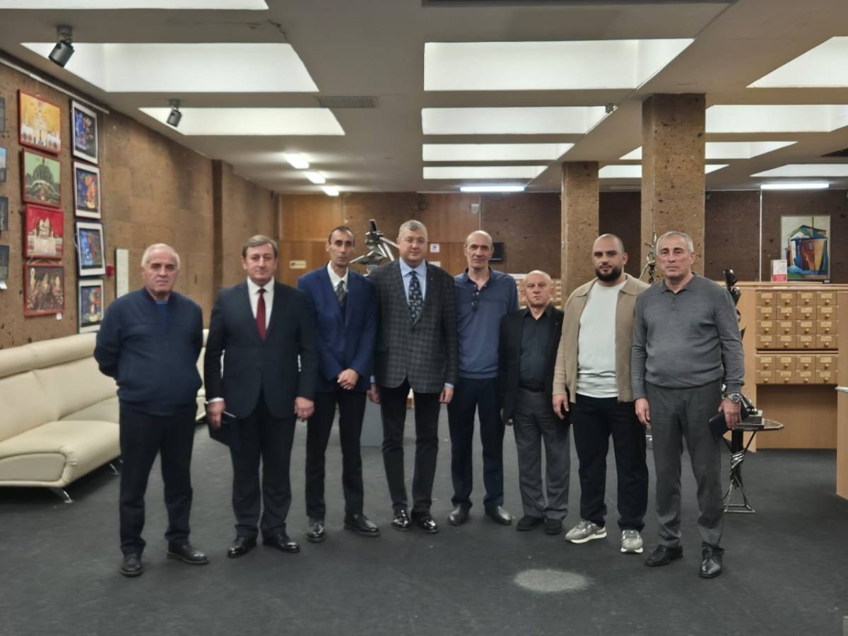 В Донской государственной публичной библиотеке открылась тематическая коллекция литературы по истории и культуре Абхазии имени основателя современного абхазского государства, первого президента, доктора исторических наук..