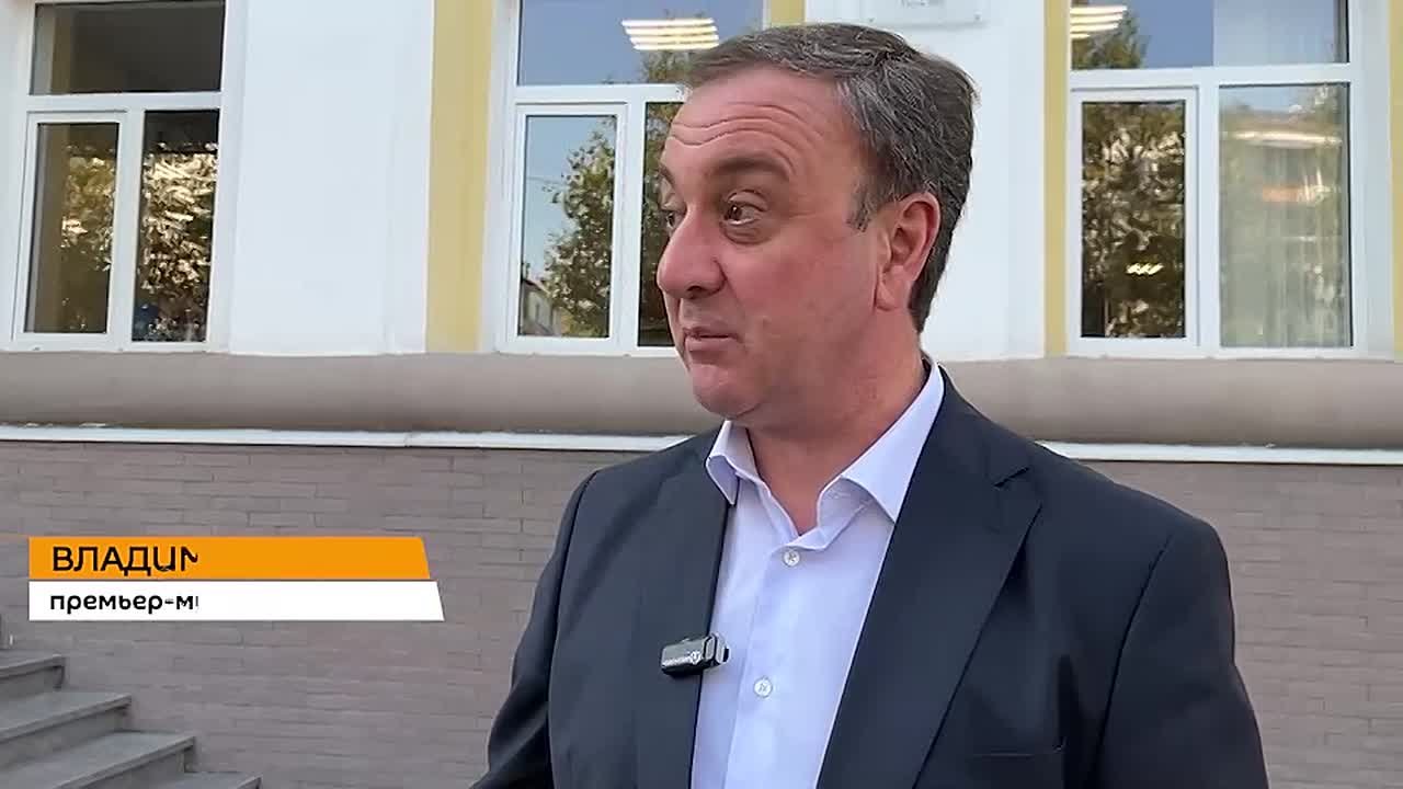 Премьер-министр Абхазии Владимир Делба проголосовал на участке №1 седьмого округа в Сухуме