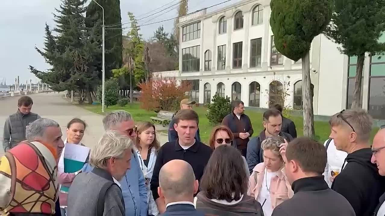 Выездное совещание перед началом работ набережной прошло в Сухуме