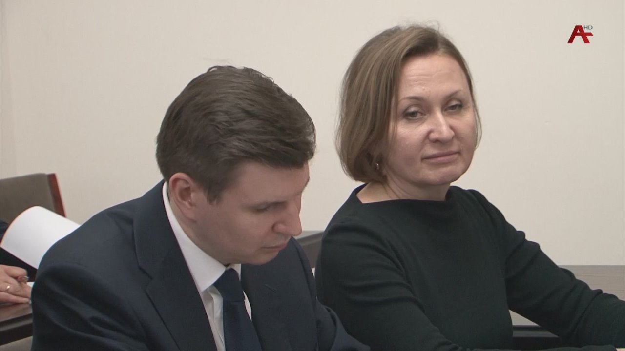 Асны аыза-министр Владимир Делба идикылеит Урыстыла аекономика аиаразы аминистр ихаыуа Сергеи Назаров зхадараы дыоу аделегациа