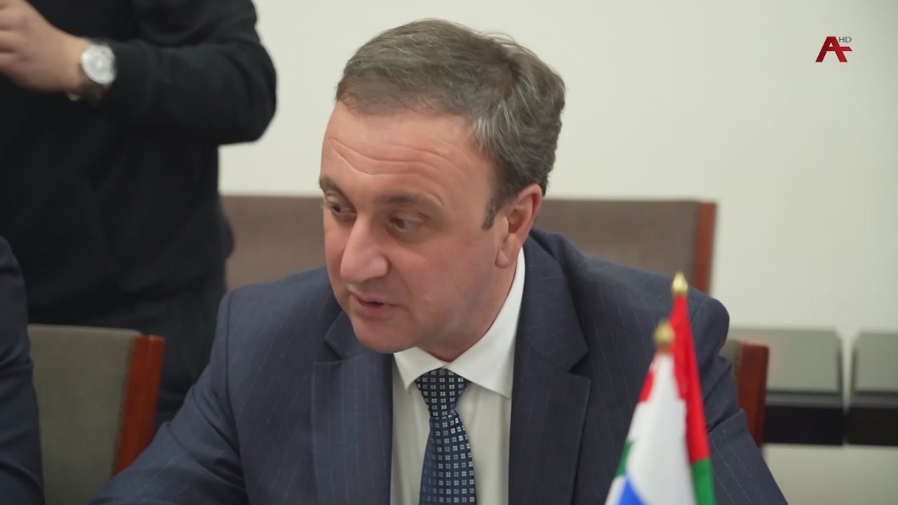 В Кабмине прошло совещание, посвященное социально-экономическому сотрудничеству Абхазии и России