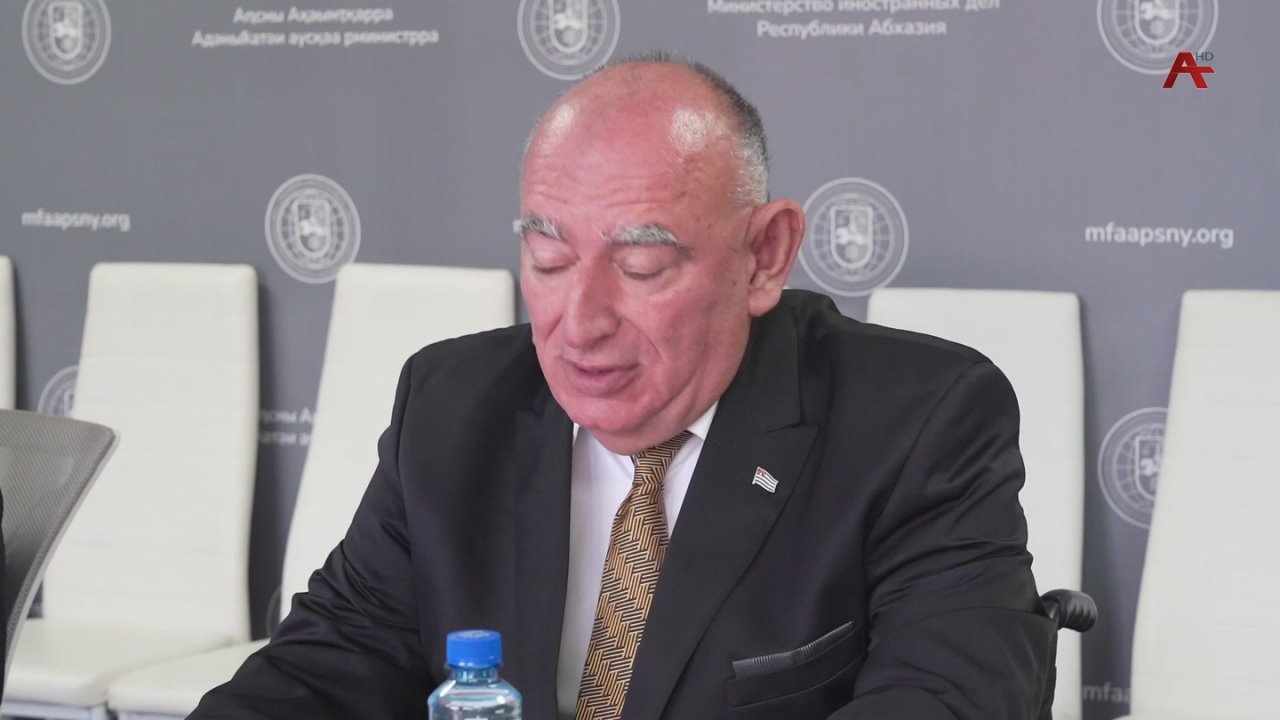 Министр иностранных дел Олег Барциц провел встречу с послами по особым поручения МИД Вито Гриттани и Каном Тания