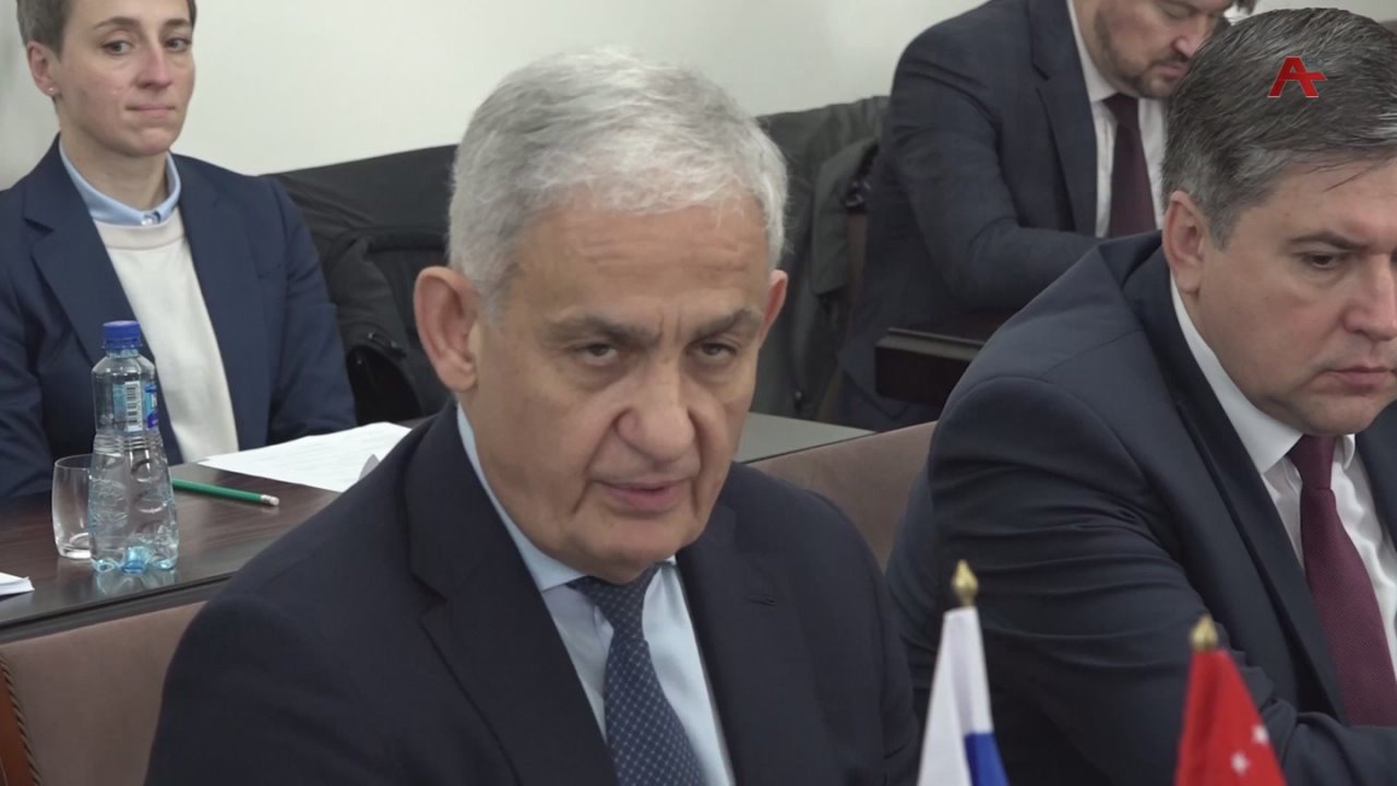 Асны аминистрца реилазаараы имаысит Урыстылеи Асныи ринвестициат усеицура азаата ирызкыз аилатара