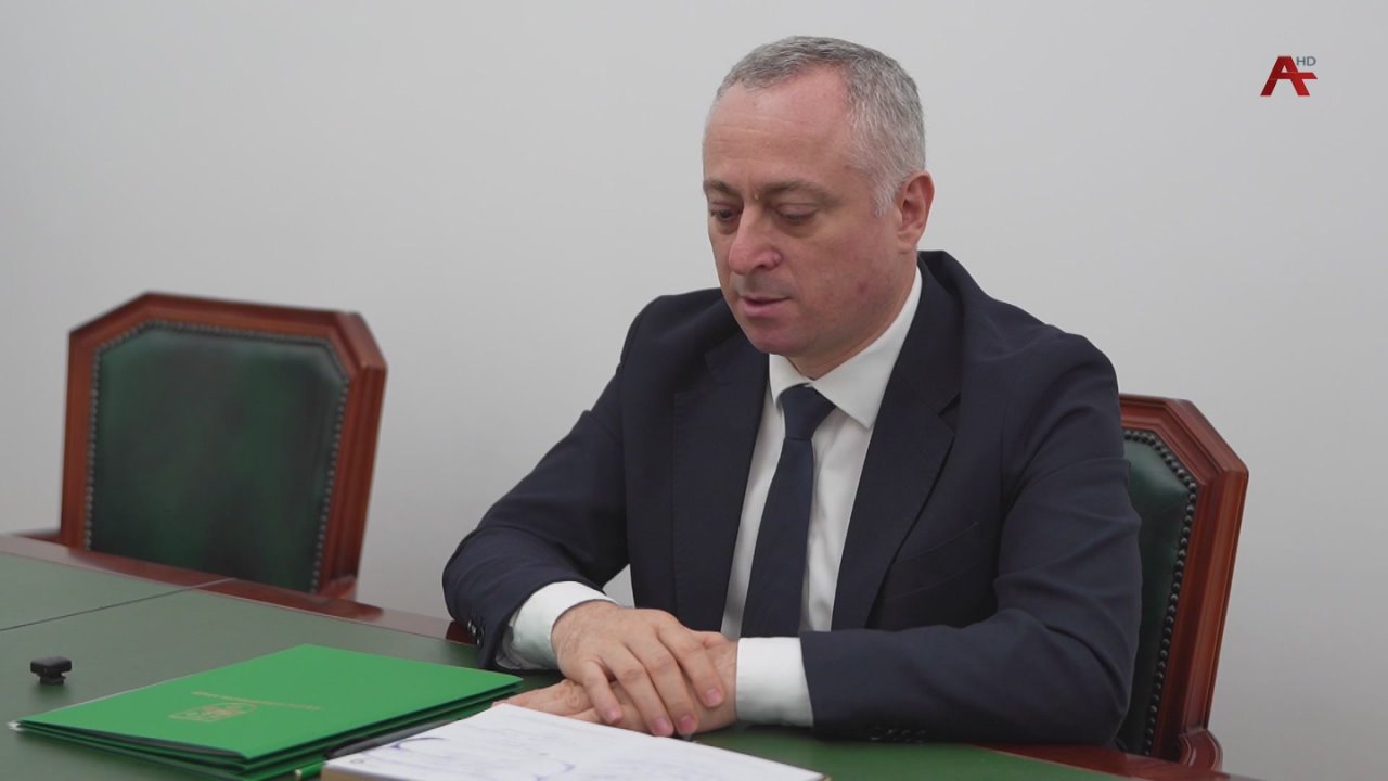 Мышак рахьа, Аа, Гмати амаы ахысра азаз азы гарас ирымаз аанкылоуп