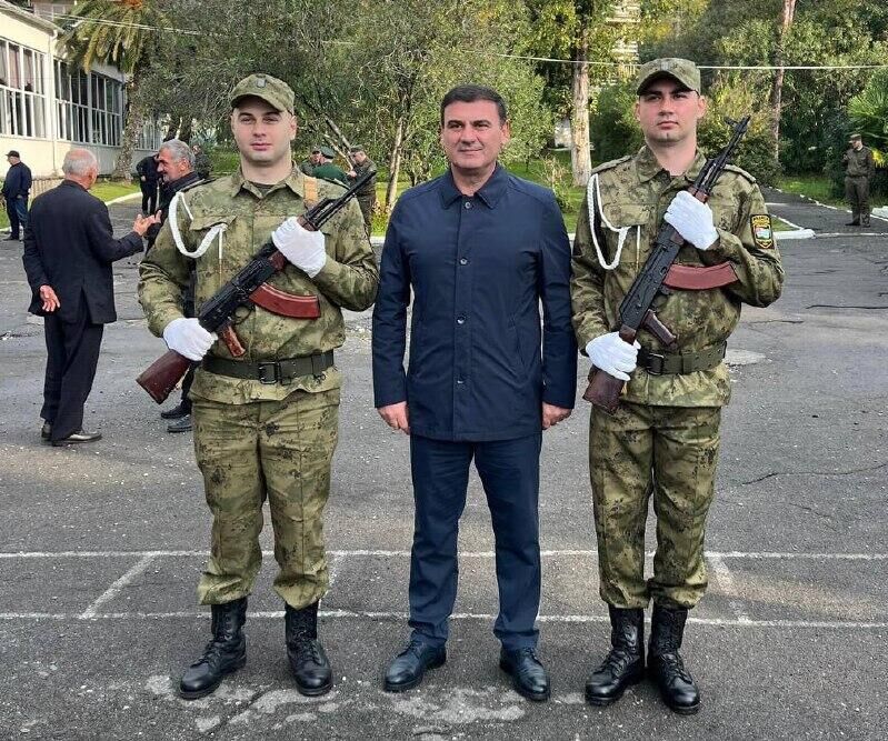 Беслан Бигвава принял участие в церемонии принятия военной присяги новобранцев