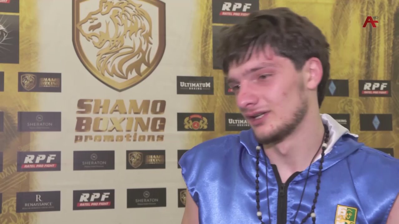 «УА! УАИААИ!». Константин Барцыци Дмитри Палаваниеи аиааира ргеит «Дерись и побеждай!» захьыз апрофессионалт бокст хылаз аны