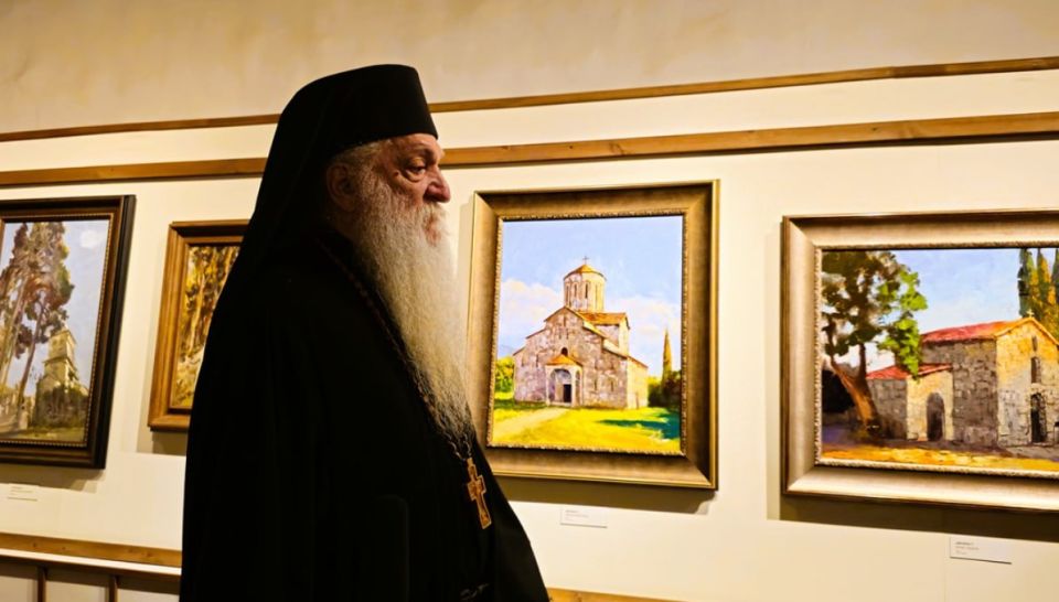 Выставка картин из коллекции Каманского монастыря "Отражение небесного в земном" открылась музее "Двор Постникова" в Пскове