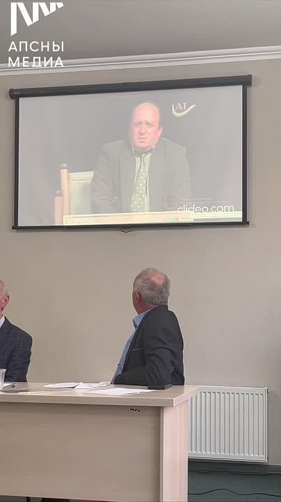 Вечер памяти поэта Вячеслава Читанаа провели в Национальной библиотеке им. И. Папаскир