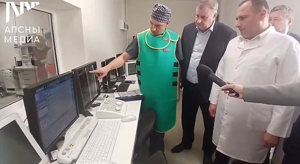 В Республиканском сосудистом центре сегодня провели первую операцию с использованием ангиографа, сообщили Апсныпресс в Минздраве