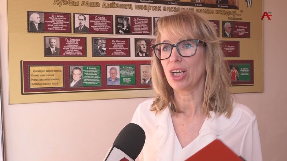 Пятнадцать столичных школ приняли участие в фестиваль абхазских народных сказок под названием «Сказка не –ложь», который прошел в Сухумской четвертой школе имени Дмитрия Гулия