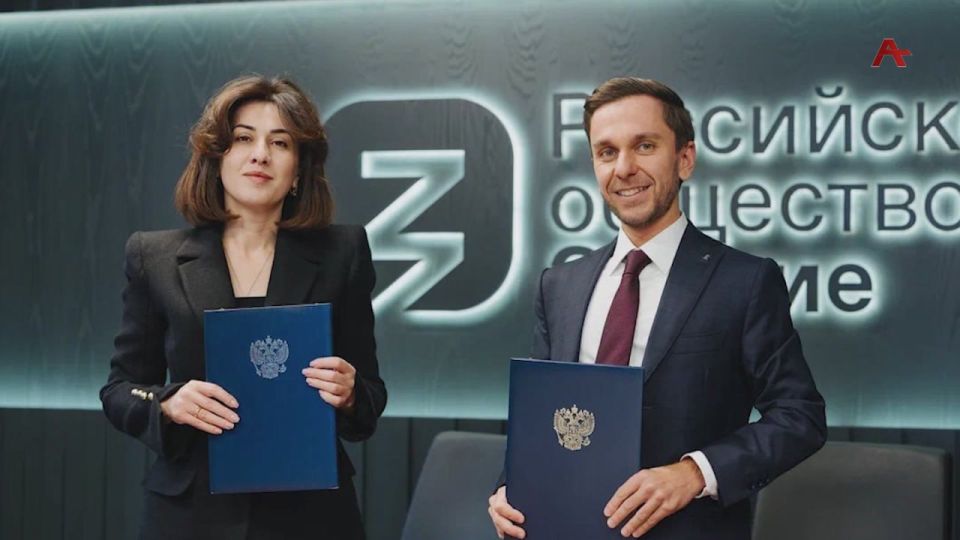 Асны аарадырра аминистрреи, Урыстылати аилазаара «Знаниеиеи» аусеицуразы аишаара рнапы аарит