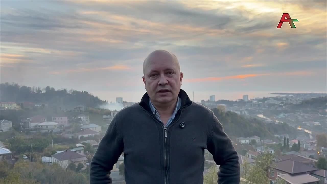 В Сухуме из-за схода грунта обрушился водный резервуар, который снабжает питьевой водой часть города