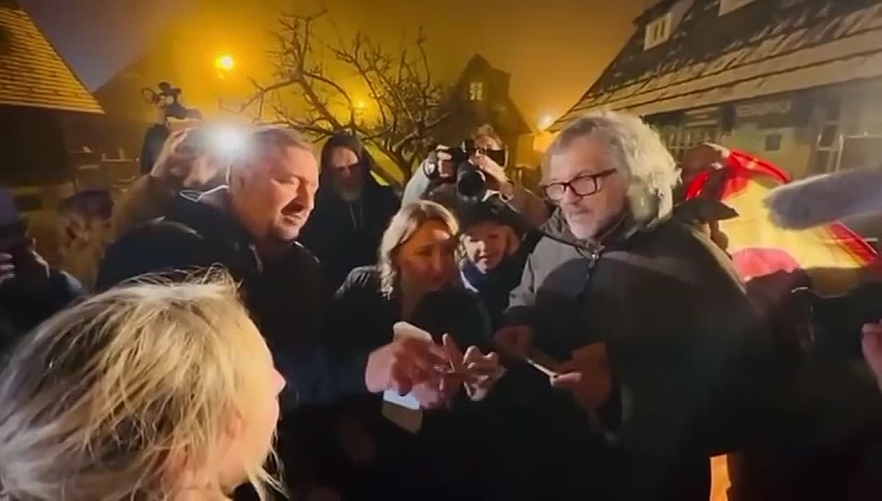 Эмиру Кустурице подарили абхазские банкноты