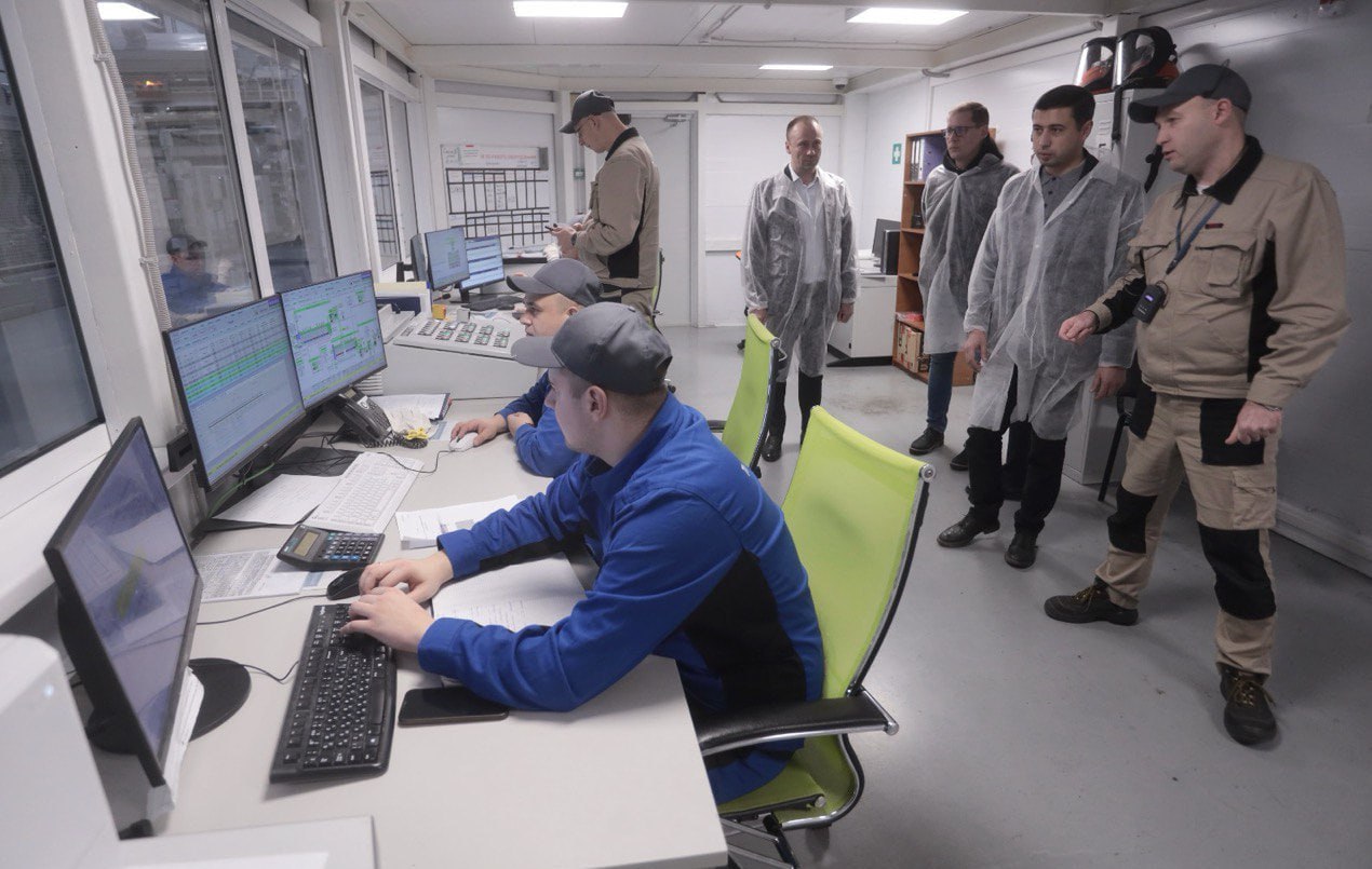 Министр экономики Абхазии Теймураз Миквабия посетил завод «Титан-Полимер» в рамках рабочей программы визита абхазской делегации в Псковскую область, сообщили Псковской Ленте Новостей в пресс-службе завода