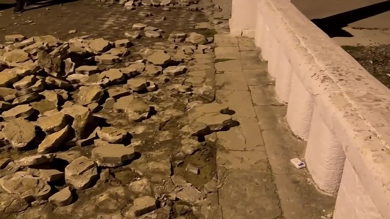 Президент Республики Абхазия Бадра Гунба и Первый заместитель Руководителя Администрации Президента России Сергей Кириенко осмотрели ход реконструкции набережной Сухума