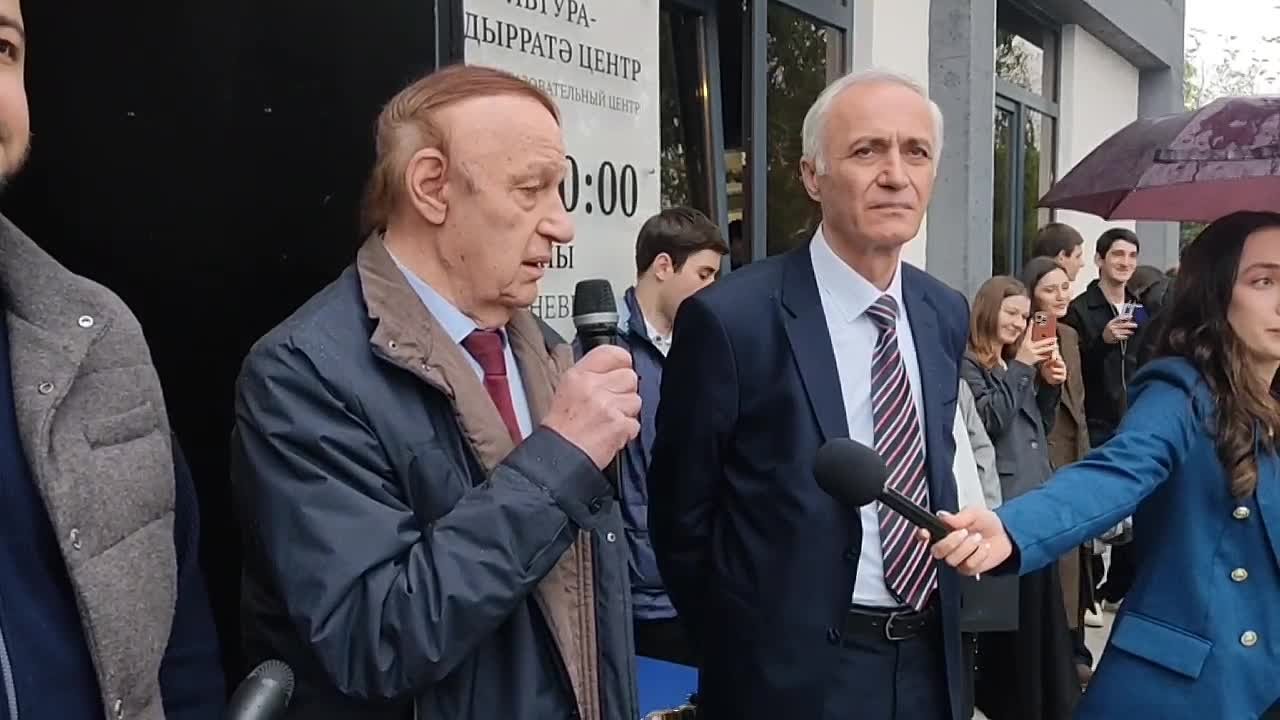 При Абхазском госуниверситете торжественно открыли Представительство дирекции Движения Всемирного фестиваля молодежи (ДВФМ), сообщает телеграм-канал АГУ