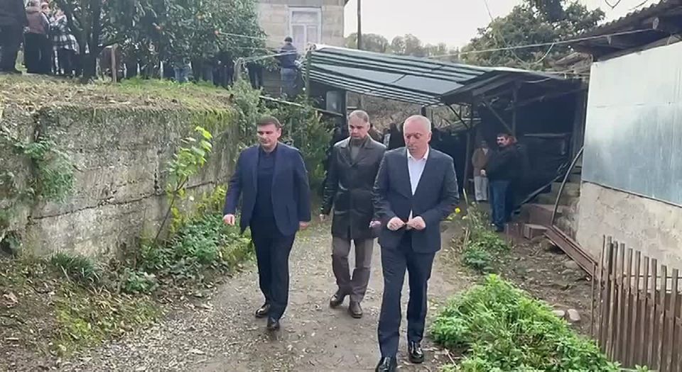 Президент Бадра Гунба почтил память добровольца из Абхазии Гургена Григоряна, погибшего в зоне специальной военной операции