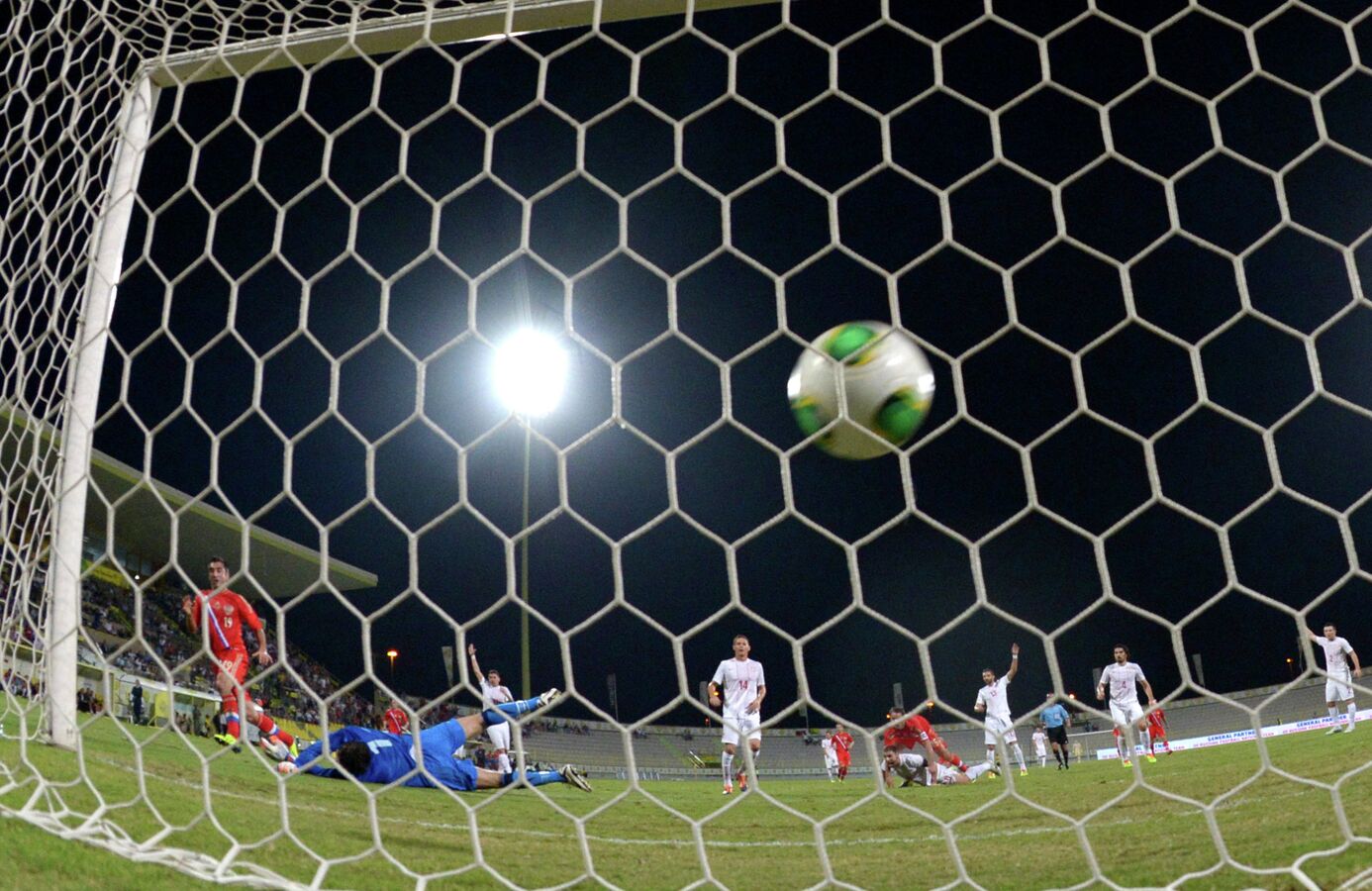 Меньше чем через час здесь начнется матч между сборными ФНЛ и Медиалиги