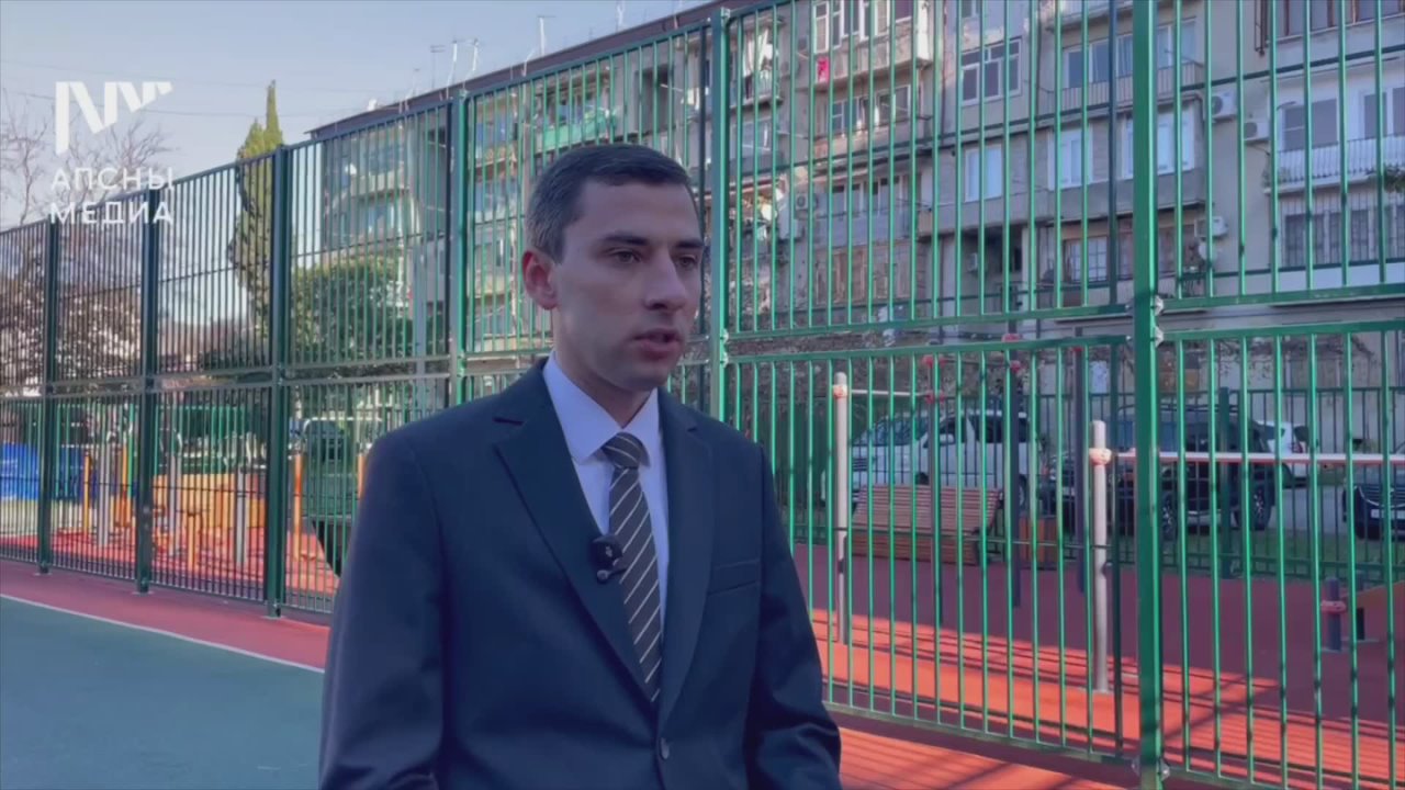 На улице Эшба в Сухуме открыли новую спортивную площадку