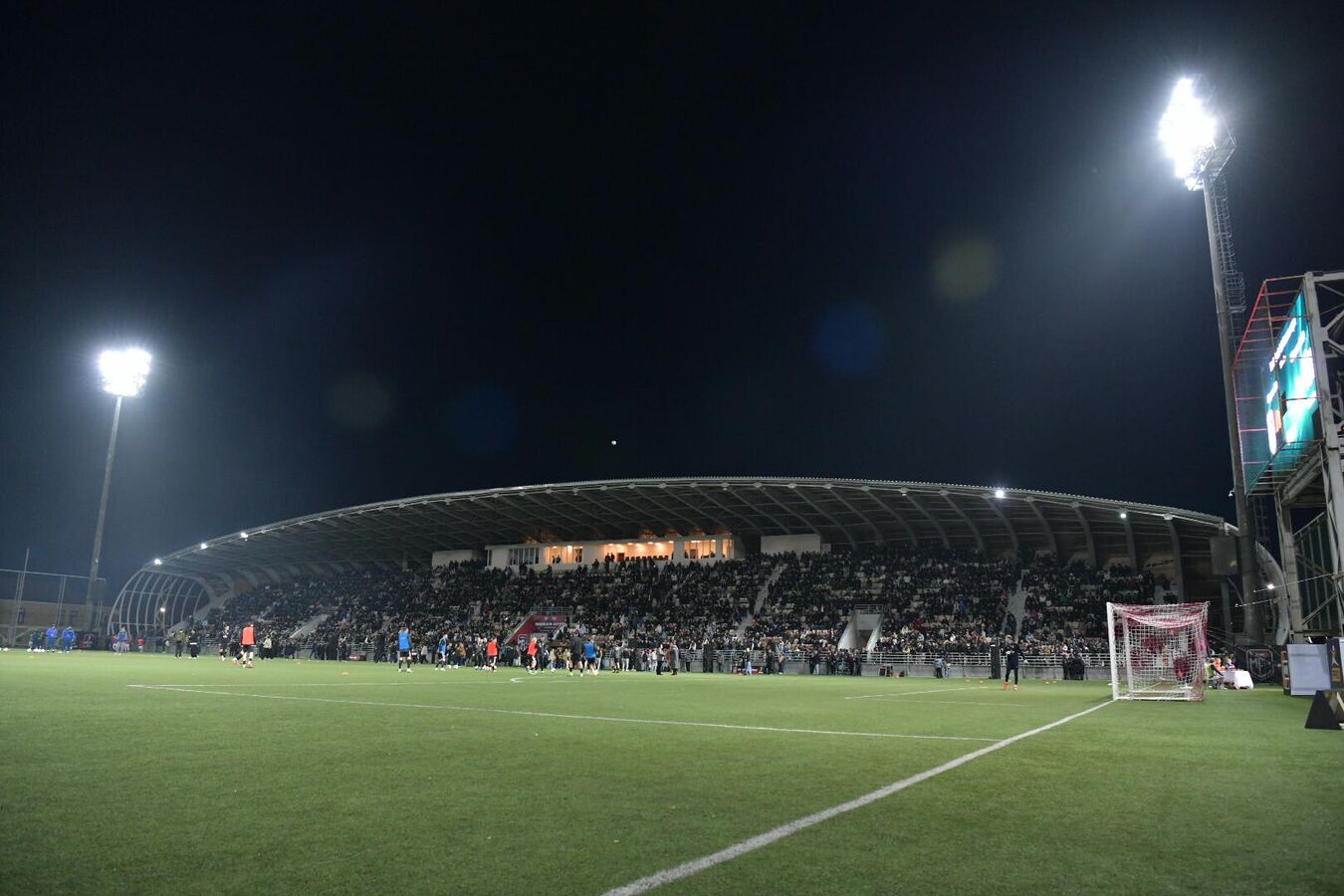 Яркий праздник футбола: матч между ФНЛ и Медиалигой в Сухуме