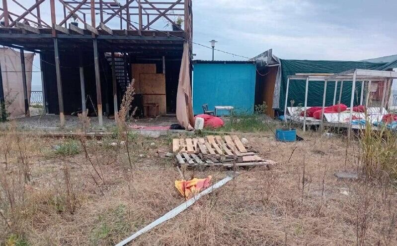 Ребенок упал в яму на улице Терешковой в Гагре