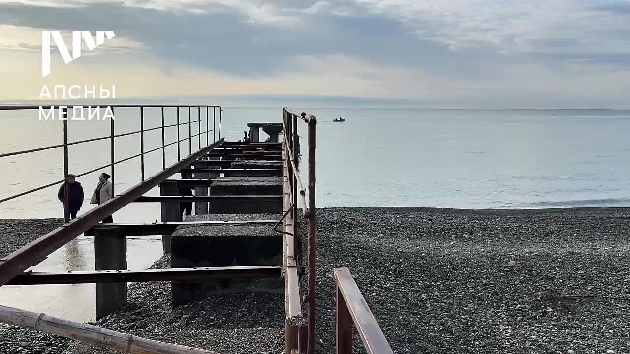 Сотрудники ГИМС продолжают поиски мужчины в акватории Сухума