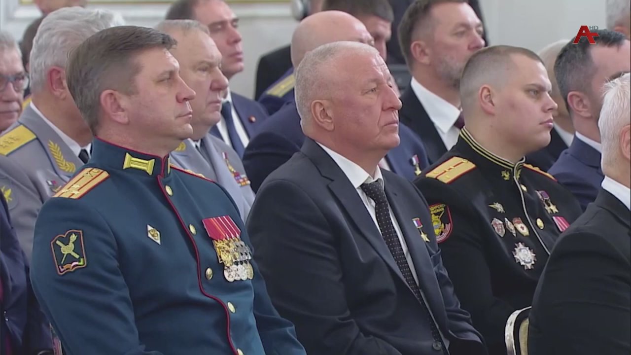 Наш соотечественник, прапорщик Вооружённых Сил Российской Федерации Даниил Романович Акусба-Олейников, удостоен высокого звания - Героя России! Даниилу 28 лет, он родился в Москве, каждое лето в детстве проводил у тети Медеи..